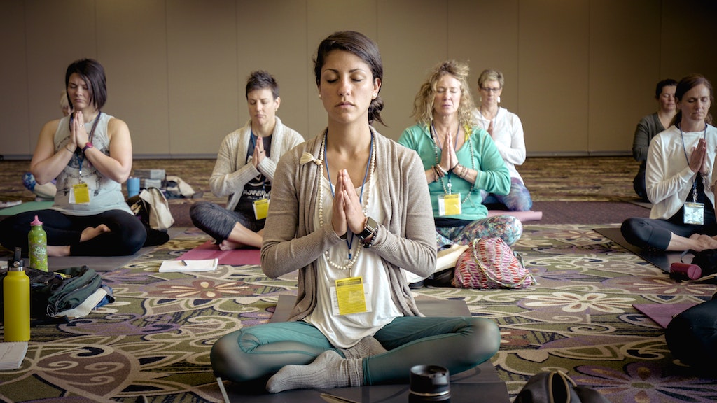 what is a silent yoga retreat