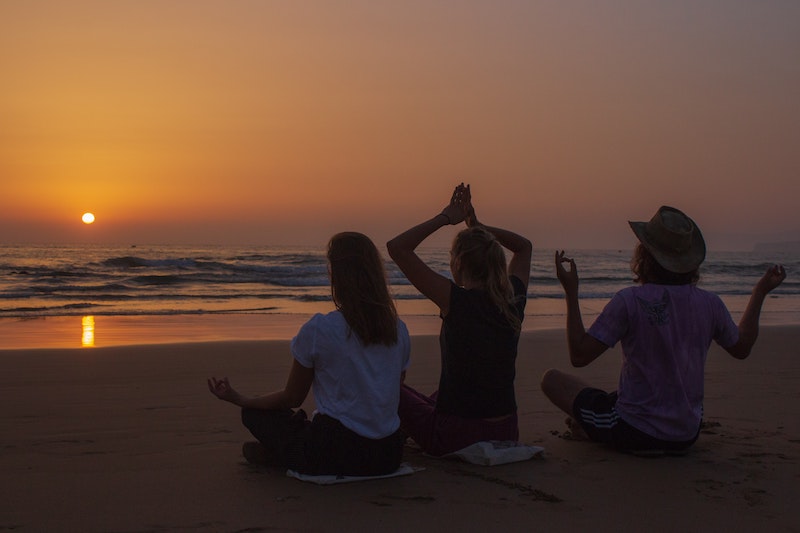 13 Benefits of meditation retreats for beginners