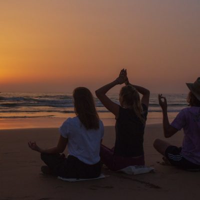 13 Benefits of meditation retreats for beginners